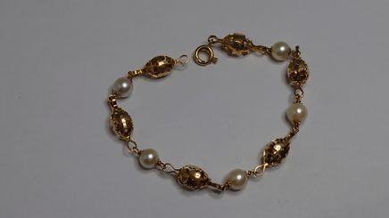Armband med pärlor